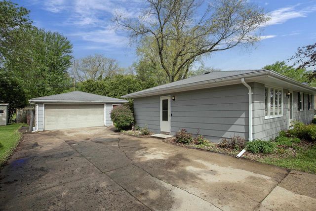 3149 N DURKEE STREET, Appleton, WI 54911