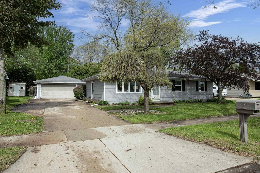 3149 N DURKEE STREET, Appleton, WI 54911