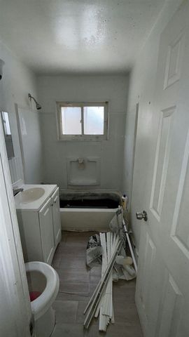 12140 Wayburn Street, Detroit, MI 48224