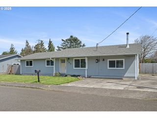 605 COTTONWOOD Ave, Tillamook, OR 97141