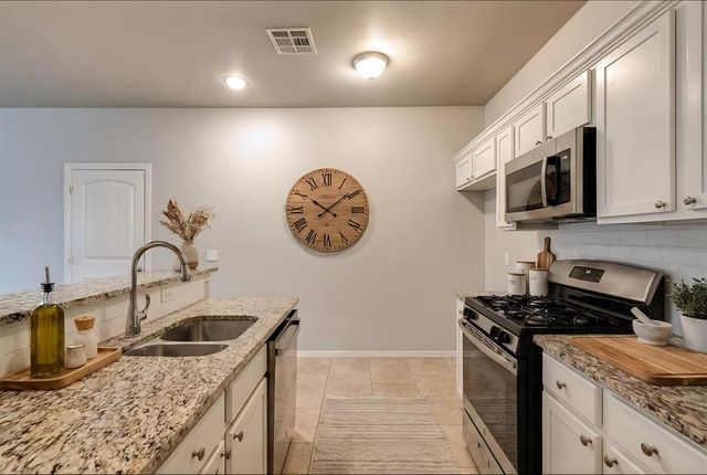 608 N 5th Street 608-610, Cashion, OK 73016