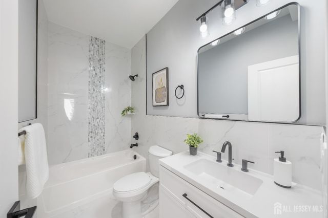 68 Longfellow Drive, Colonia, NJ 07067