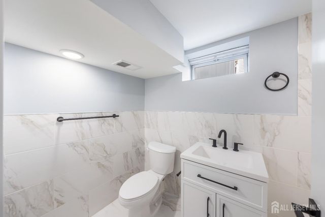 68 Longfellow Drive, Colonia, NJ 07067