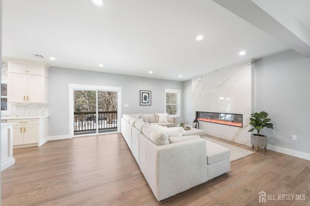 68 Longfellow Drive, Colonia, NJ 07067