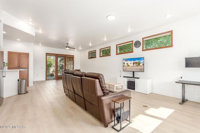 541 S 3rd Avenue, Tucson, AZ 85701