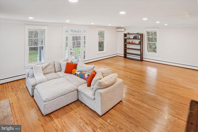 19 WALNUT HILL RD, La Plata, MD 20646