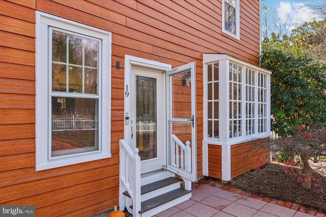 19 WALNUT HILL RD, La Plata, MD 20646