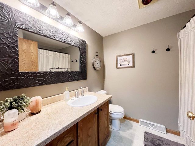 443 MARY LEE DRIVE, Fond Du Lac, WI 54935