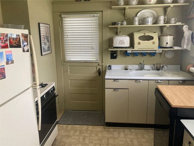 909 S 8th Avenue, Vinton, IA 52349