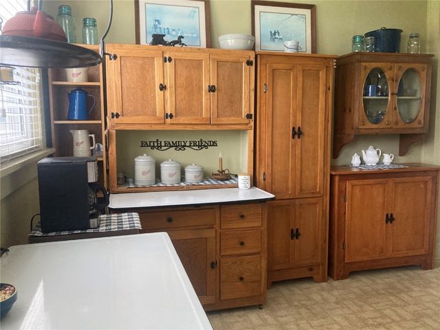 909 S 8th Avenue, Vinton, IA 52349