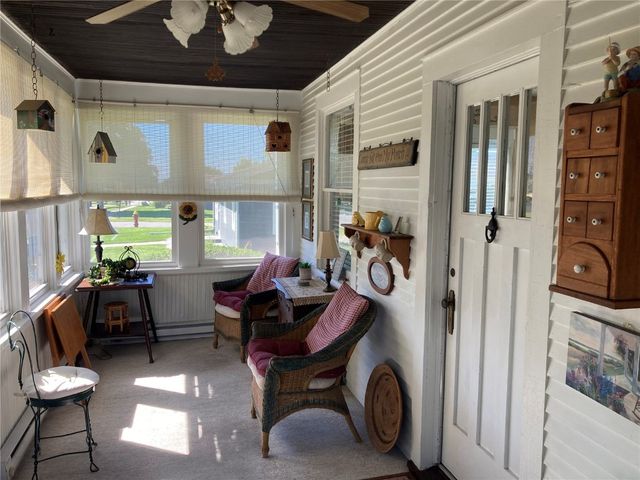 909 S 8th Avenue, Vinton, IA 52349