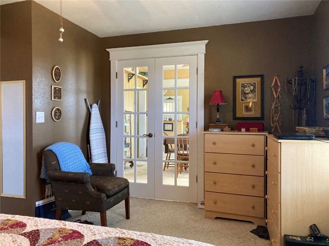 909 S 8th Avenue, Vinton, IA 52349