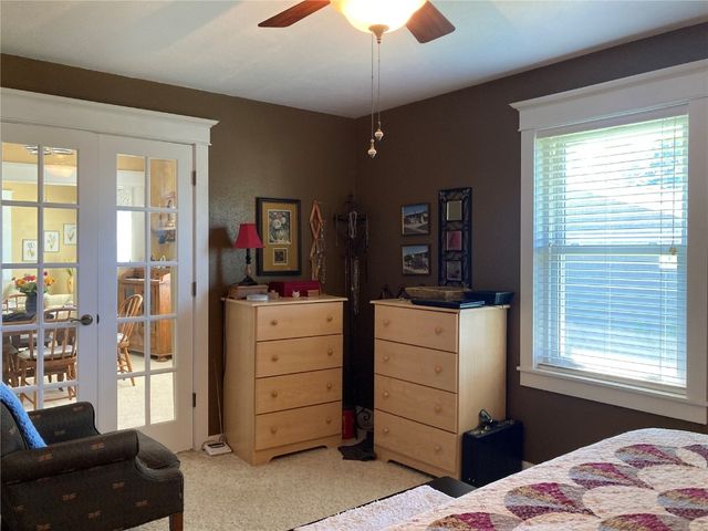 909 S 8th Avenue, Vinton, IA 52349