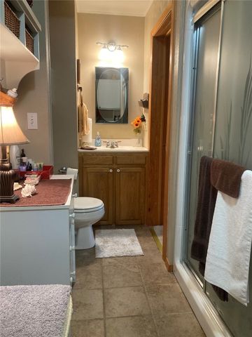 909 S 8th Avenue, Vinton, IA 52349