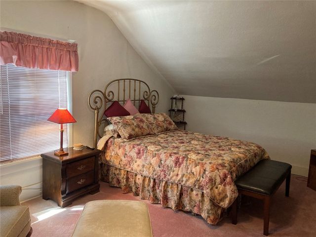 909 S 8th Avenue, Vinton, IA 52349