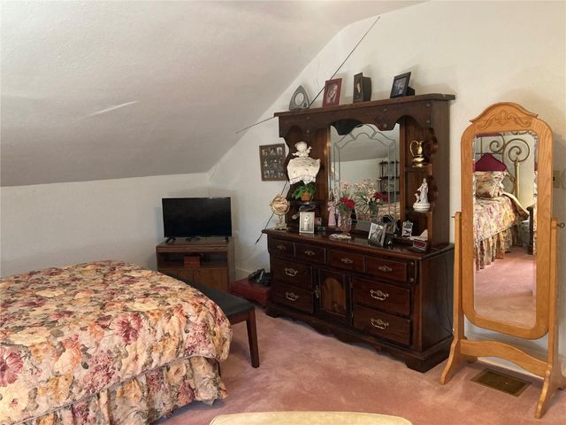 909 S 8th Avenue, Vinton, IA 52349