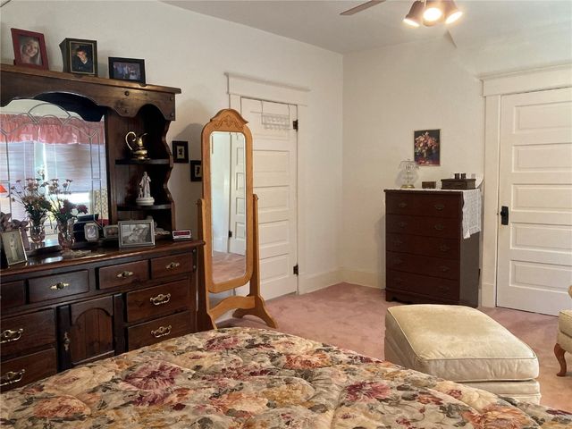 909 S 8th Avenue, Vinton, IA 52349