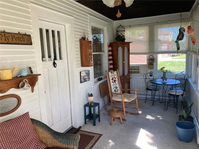 909 S 8th Avenue, Vinton, IA 52349