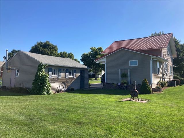 909 S 8th Avenue, Vinton, IA 52349