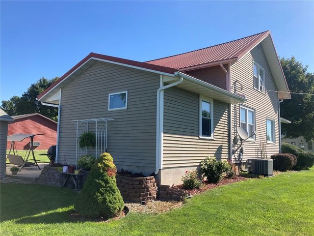 909 S 8th Avenue, Vinton, IA 52349