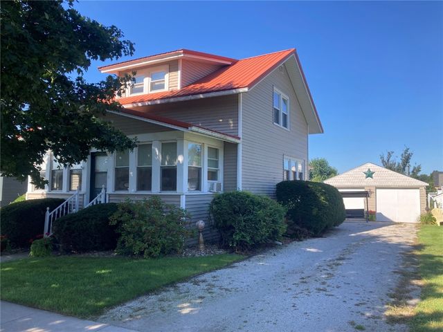 909 S 8th Avenue, Vinton, IA 52349