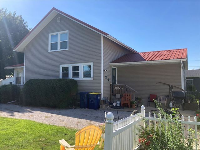 909 S 8th Avenue, Vinton, IA 52349