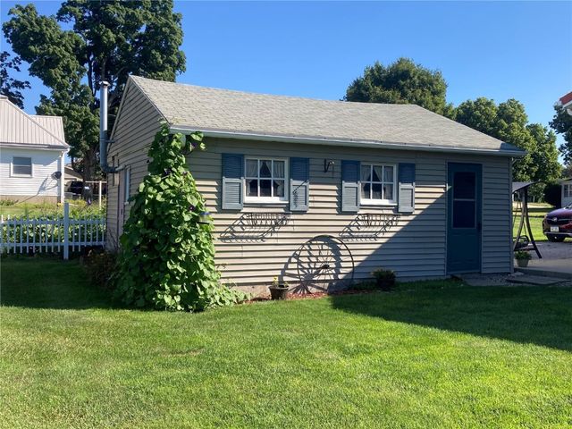 909 S 8th Avenue, Vinton, IA 52349