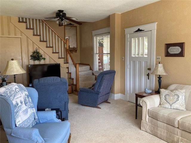 909 S 8th Avenue, Vinton, IA 52349