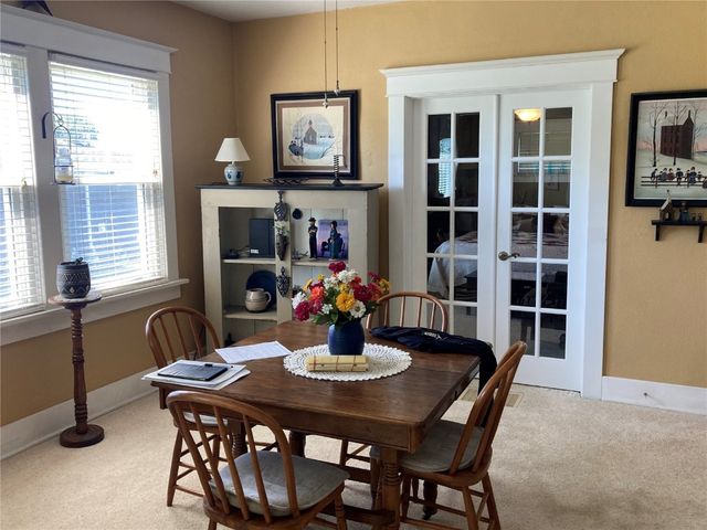 909 S 8th Avenue, Vinton, IA 52349