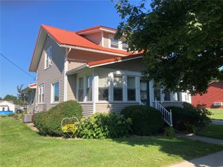 909 S 8th Avenue, Vinton, IA 52349