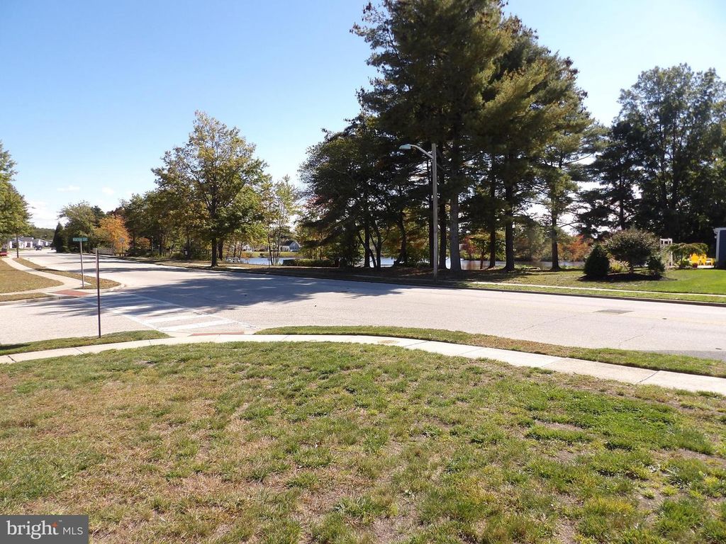 240 HUNTINGTON DR, Southampton, NJ 08088