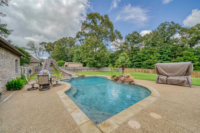 235 Kayla Ln, Hallsville, TX 75602