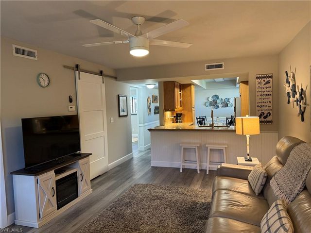 5255 Coronado PKWY 1, Cape Coral, FL 33904