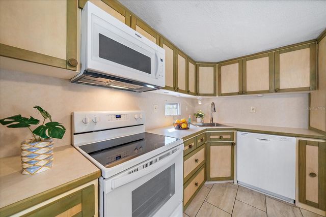 84 DEL RIO DRIVE, Palmetto, FL 34221