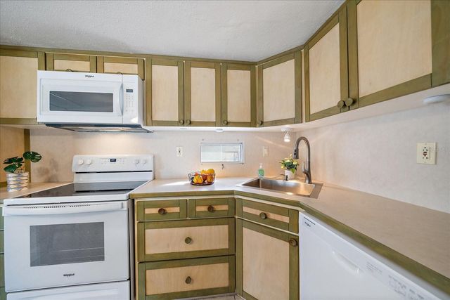 84 DEL RIO DRIVE, Palmetto, FL 34221