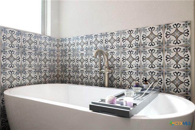 217 Emerald Garden Road, San Marcos, TX 78666