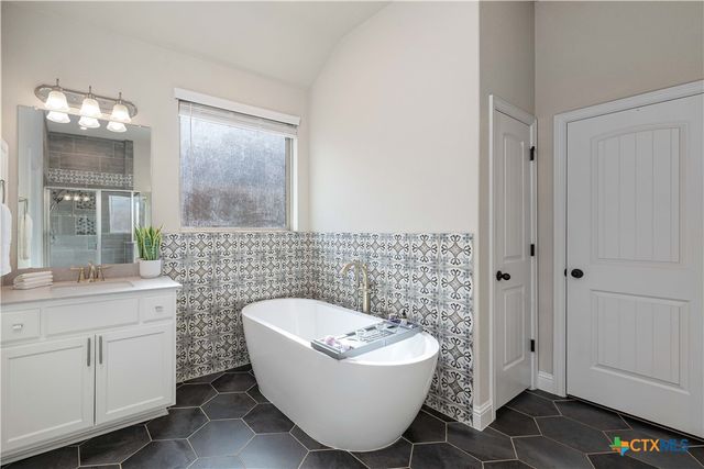 217 Emerald Garden Road, San Marcos, TX 78666