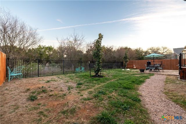 217 Emerald Garden Road, San Marcos, TX 78666