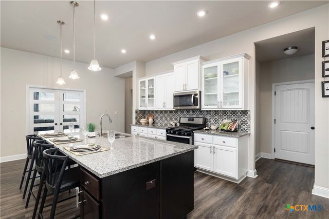 217 Emerald Garden Road, San Marcos, TX 78666