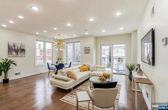 210 22nd Street 2, Irvington, NJ 07111