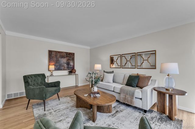 25016 Elmira, Redford Charter Township, MI 48239