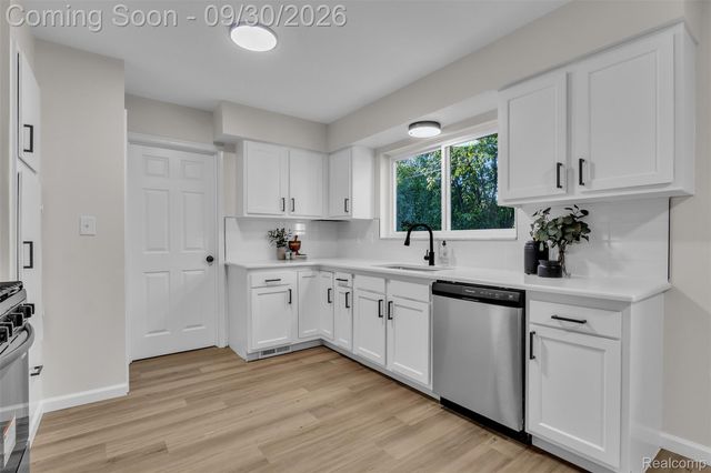 25016 Elmira, Redford Charter Township, MI 48239