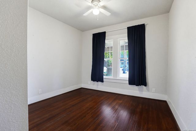 1145 W Mistletoe Ave, San Antonio, TX 78201