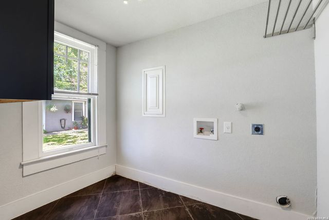 1145 W Mistletoe Ave, San Antonio, TX 78201