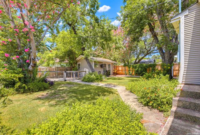1145 W Mistletoe Ave, San Antonio, TX 78201