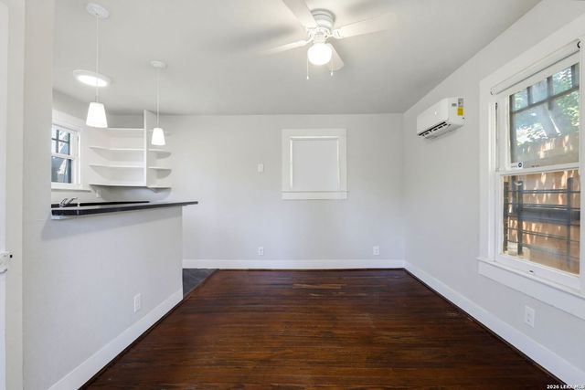 1145 W Mistletoe Ave, San Antonio, TX 78201