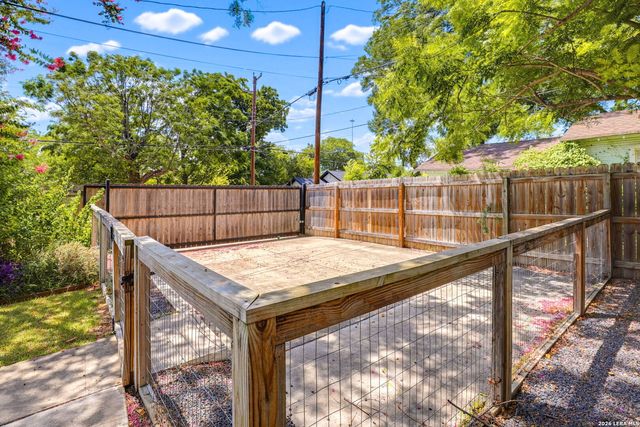 1145 W Mistletoe Ave, San Antonio, TX 78201