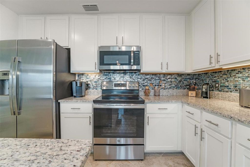 Image 14 of property listing at 14081 HERITAGE LANDING BOULEVARD 211, Punta Gorda, FL 33955