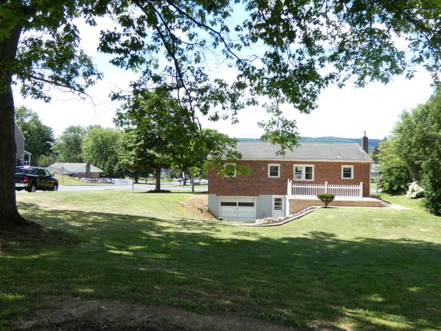 3 RUTH AVE, Wernersville, PA 19565