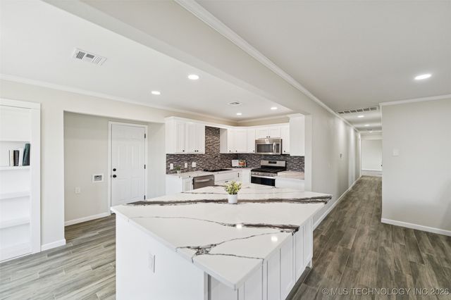 17065 Honeysuckle Lane, Claremore, OK 74019